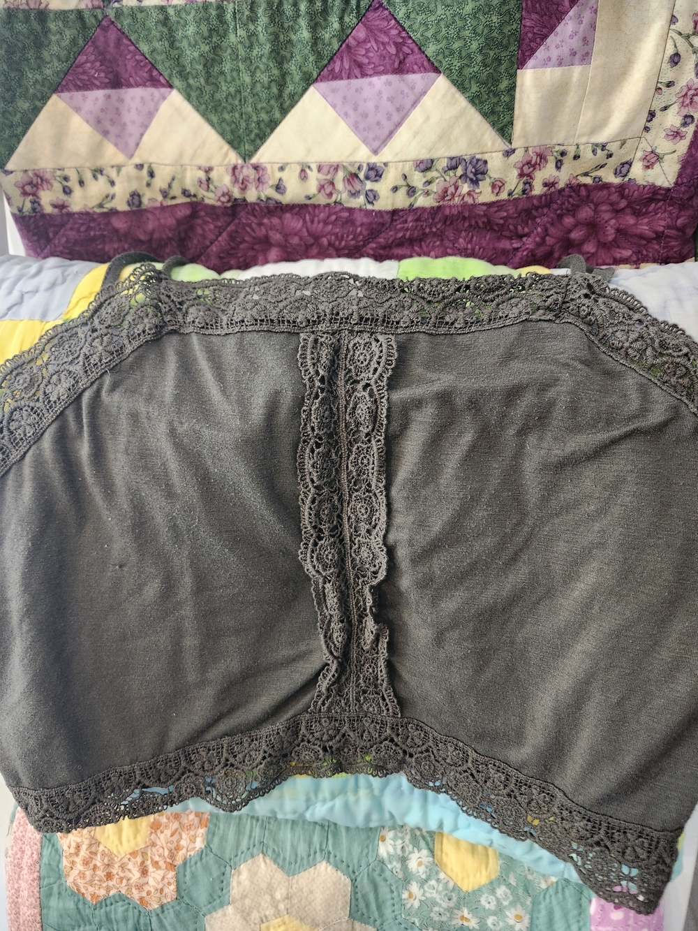 Women's Lace-Trim Charcoal Avocado Crop Toprey
